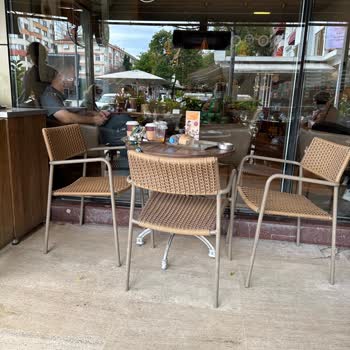 Kocaeli Yeni Cuma Kahve Dünyası Şubesinde Hijyen Ve Hizmet Kalitesi Sorunları