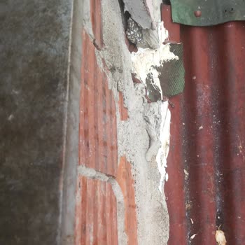İzinsiz Ortak Duvarın Kullanımı Ve Balkon Yakınındaki Yasadışı Çatı