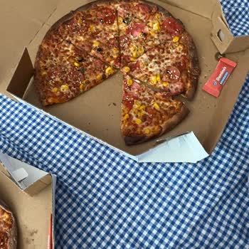 Bursa Üçevler Domino’s Şubesinde Yanık Ve Kuru Pizza Şikayeti
