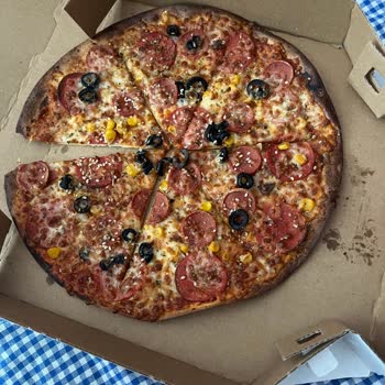 Bursa Üçevler Domino’s Şubesinde Yanık Ve Kuru Pizza Şikayeti