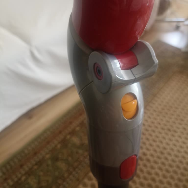 Dyson V8 Mobilya Altı Aparatının Garanti Kapsamında Ücretsiz Değişimi