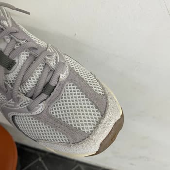 Viaport SuperStep Mağazasında Satın Alınan New Balance Ayakkabının Teşhir Ürünü Olduğu Açıklanmadı
