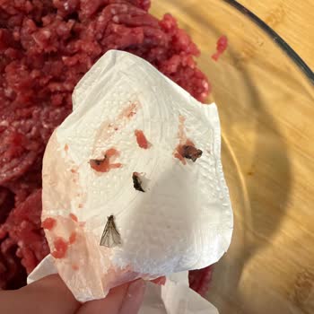 Migros Kıymasında Böcek Görüldü Ve Hijyen Sorunu