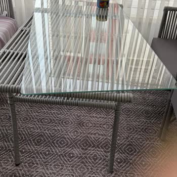 İstikbal Mağazasının Cam Tabla Kayması Ve Güvenlik Riski İçin Kalıcı Çözüm Talebi