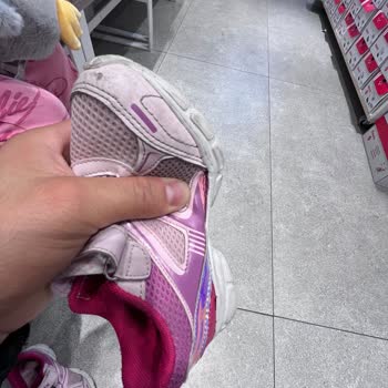 FLO Mağazası Kinetix Ayakkabısındaki Kalite Sorunu Ve Kullanıcı Hatası Reddi