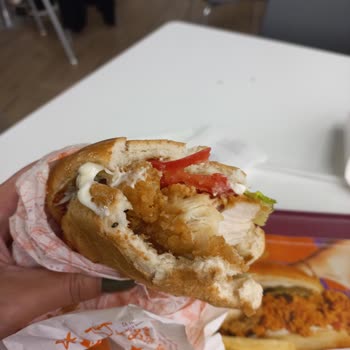 Popeyes Ankara Şubesinde Bayat Ürün Ve Kaba Servis Şikayeti