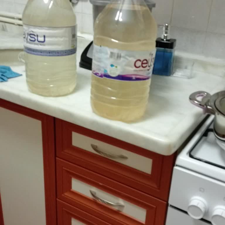 Sıdkı Sokak Çeşmesindeki Bulanık Ve Sağlıksız Su