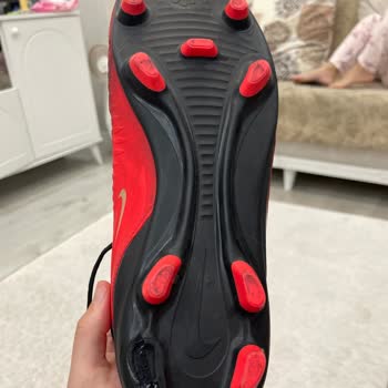 Üç Saat Kullanımda Kramponun Dişi Çıktı, Nike Ve Mağaza Sorumluluk Almıyor