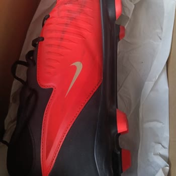 Üç Saat Kullanımda Kramponun Dişi Çıktı, Nike Ve Mağaza Sorumluluk Almıyor