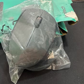 İki Adet Logitech Setinden Sadece Biri Hasarlı Ve Eksik Parçalı Geldi