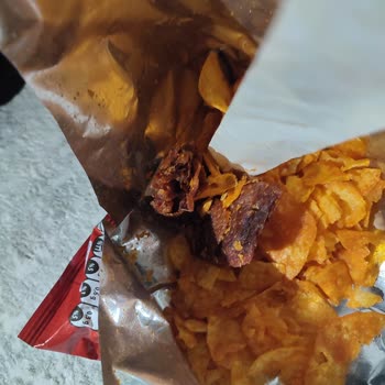 Lays Çips Paketi İçindeki Yanmış Sert Yabancı Madde