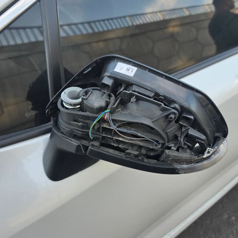 Çalışanınızın Tekmesi Aracımı Yıktı Ve Çocuğumun Can Güvenliği İhmal Edildi