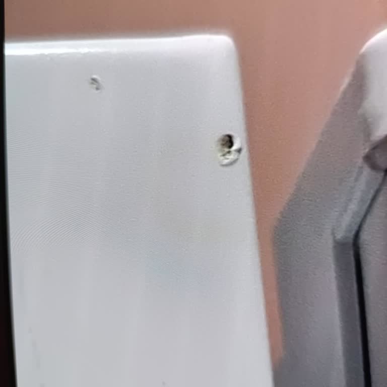 Teslimat Anında Hasarlı Buzdolabı Ve Servis Personelinin Saygısız Davranışı