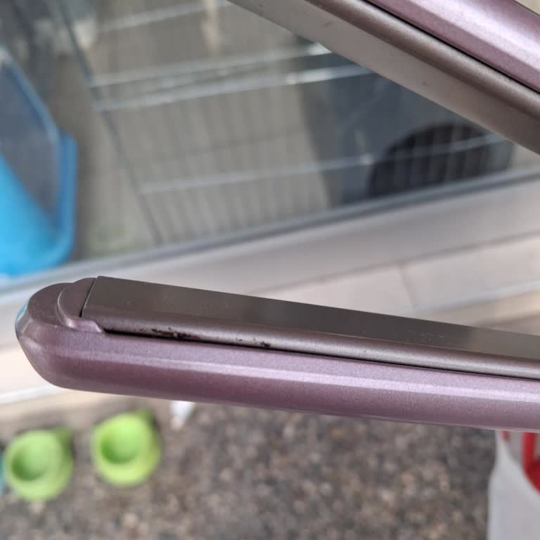 Arzum Rosa Sense Saç Düzleştiricide Siyah Sıvı Sızıntısı Ve Mağaza İadesi Reddi