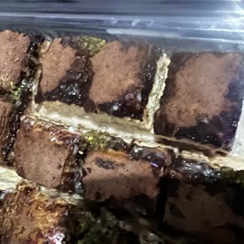 Bozulmuş Baklava Ve Hijyen Kurallarına Uymama
