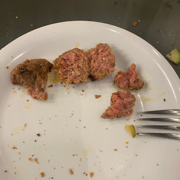 Uzun Bekleme, Çiğ Köfte Ve Buz Gibi Ekmek Şikayeti