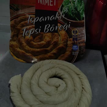 İspanaklı Tepsi Böreğinde Saç Kılı: Hijyen İhlali