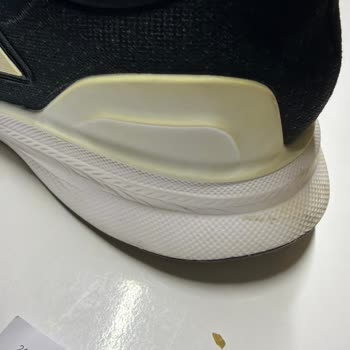Adidas Ayakkabısının Üst Plastiğinde Çabuk Sararma, Ücret İadesi Talebi