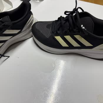 Adidas Ayakkabısının Üst Plastiğinde Çabuk Sararma, Ücret İadesi Talebi