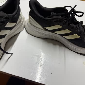 Adidas Ayakkabısının Üst Plastiğinde Çabuk Sararma, Ücret İadesi Talebi