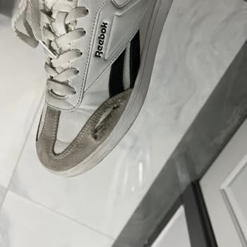 FLO Satıcısının Üretim Kusuru: Reebok Sneaker 4 Gün İçinde Yırtıldı, İade Talebi