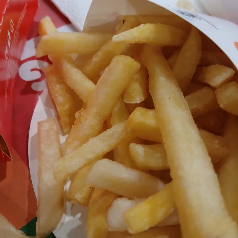 Burger King Şubesinde Sos Olmadan Soğuk Patates Ve Kalitesiz İçecekler Ücret İadesi Talebi