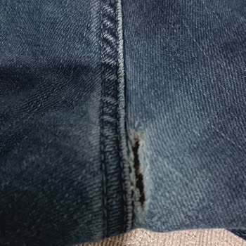 Kısa Sürede Yırtılan Kot Pantolonun Tüketici Hatası Olarak Değerlendirilmesine İtiraz