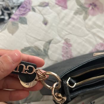 Guess Çantamda Hızlı Renk Atması Ve Markanın Destek Vermemesi