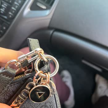 Guess Çantamda Hızlı Renk Atması Ve Markanın Destek Vermemesi