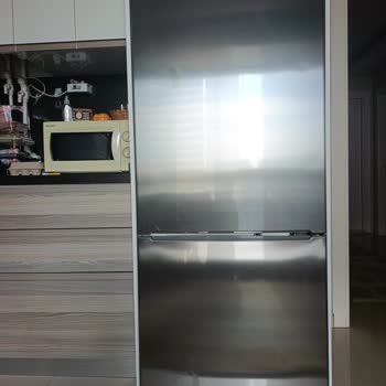 Bosch Buzdolabında Kapak Boya Atması Ve Aşınma Şikayeti