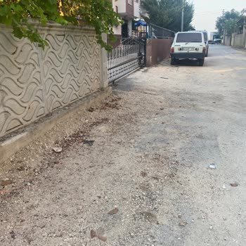 Sarıçam Çarkıpare Mahallesi'nde Çamurlu Yollar Ve Yetersiz Temizlik Şikayeti