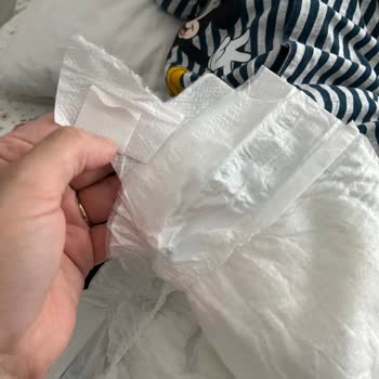 Cırt Cırt Bantları Kopuyor, Bebek Bezi Yerinde Durmuyor