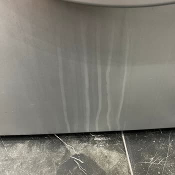 Beko Çamaşır Makinesinin Ön Panelindeki Renk Atması Ve Lekeler İçin Ücretsiz Değişim Talebi