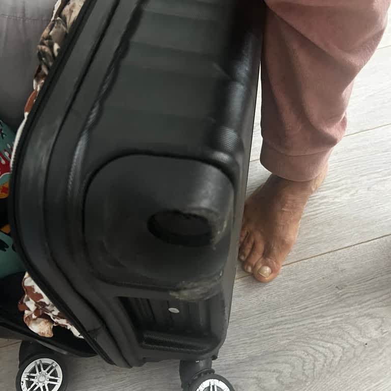 Uçuş Gecikmesi, Yetersiz Bilgilendirme Ve Valiz Hasarı