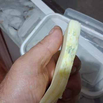 Pendik BİM’de Satılan Aknaz Kaşar Peynirinde Hızlı Küflenme Ve Sağlık Endişesi