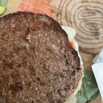 Sağlığımı Tehlikeye Atan Yanmış Hamburger Ve İade Reddi