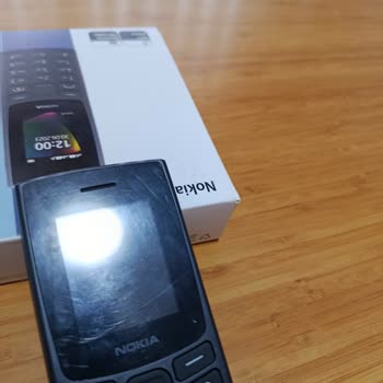 Sıfır Olduğu Söylenen Telefonun Çizik Ekranı