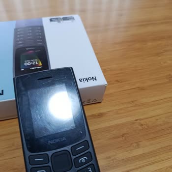Sıfır Olduğu Söylenen Telefonun Çizik Ekranı