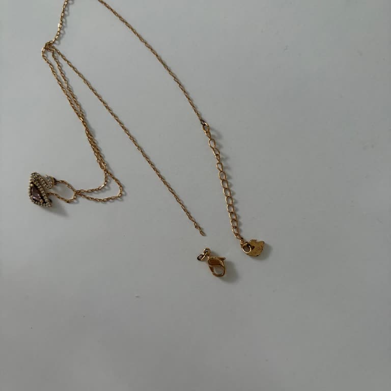 Swarovski Kolye Kısa Sürede Koptu, Marka Tamir Desteği Vermedi