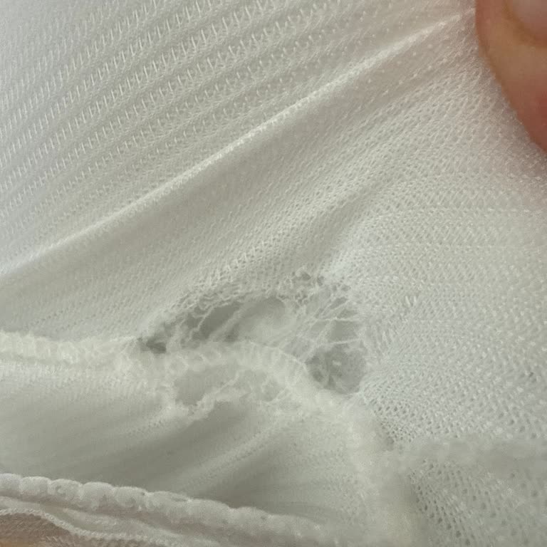 Yırtık Yastıkta Belirsiz İade Süreci Ve Müşteri Sorumluluğu