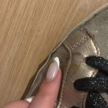 Boyner Kadın Sneaker'inde Kısa Sürede Yırtılma Ve Hatalı Kullanıcı Hatası İddiası