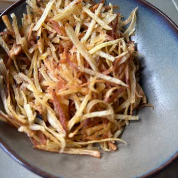 Et Çökertme Yemeği Ekmekle Dolu, Patates Soğuk Ve Yağlı