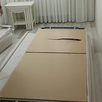 Kırık Ve Renk Uyumsuzluğu Olan Koltukta Çözüm Bekleniyor