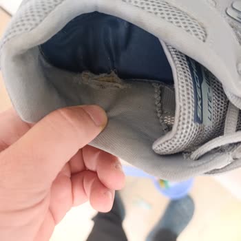 A101'den Alınan Skechers Ayakkabının Üç Ayda İç Topuk Yırtılması Ve Servis Sürecindeki Sorun