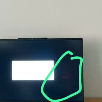 Ekranında Çizik Bulunan Laptop İçin Hızlı Değişim Talebi