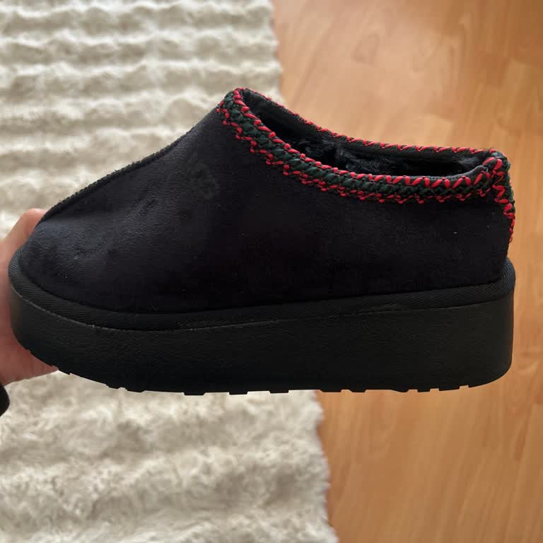 Ugg Tazz Modeli Yerine Farklı Terlik Gönderildi Ve İletişim Sağlanamadı