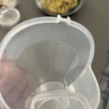 Mochi Süt Pompasının Plastik Çizikleri Bebeğin Sağlığını Tehdit Ediyor