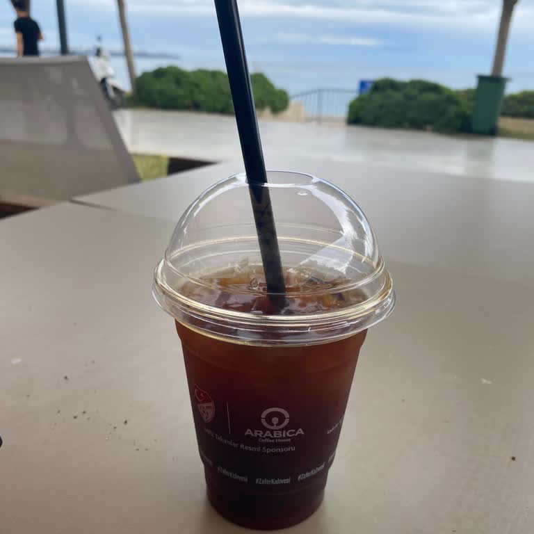 Arabica Coffee House’ta Kaba Personel Davranışı Müşteriyi Üzdü