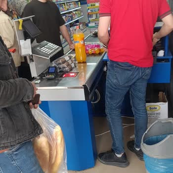 Son Kullanma Tarihi Geçmiş Hurmalı Kömbe Satışı Müşterinin Sağlığını Tehdit Ediyor