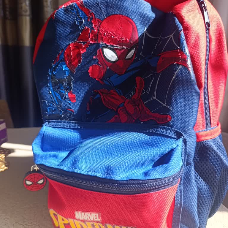 Spider-Man Baskılı Çantanın Baskısı Tek Yıkamada Dökülerek Kalite Şüphesine Düşürüyor